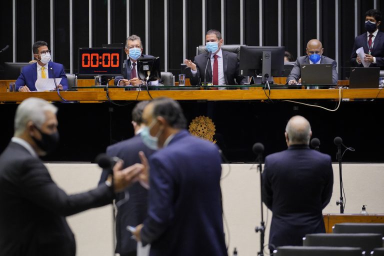 Plenário suspende debates sobre PEC que retoma auxílio emergencial