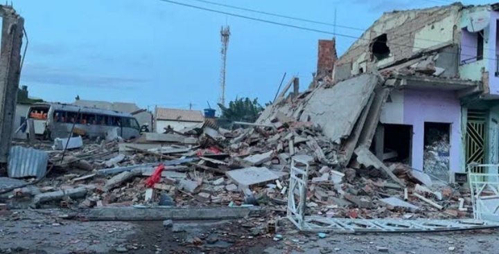 Duas pessoas morrem após explosão de casa de venda de fogos na Bahia; dono de estabelecimento é preso