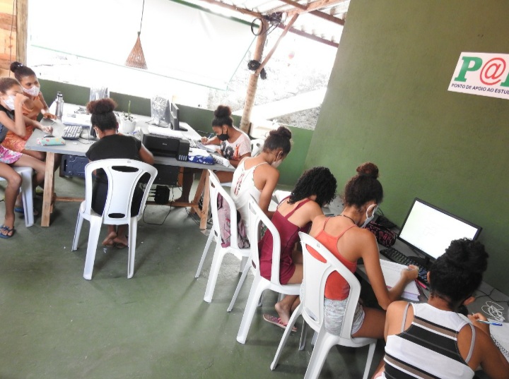 Projeto de Inclusão Sociodigital atende dezenas de crianças e jovens em Itacaré