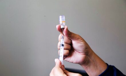 Secretaria Municipal de Saúde vai aplicar segunda dose de vacina contra Covid-19 em idosos
