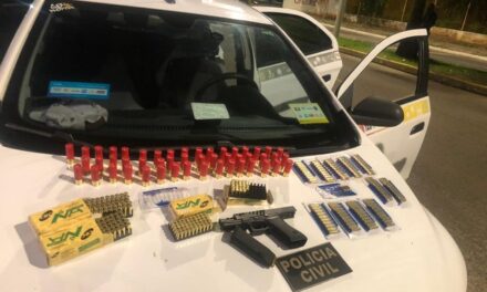 Taxista é preso em Ilhéus acusado de transportar armamento para organização criminosa
