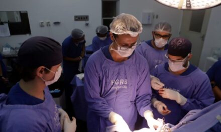 Primeira paciente da Bahia a se submeter a neurocirurgia para AVC já consegue mexer a perna