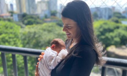 Após mãe ser imunizada, bebê nasce com anticorpos contra a Covid-19 na Bahia
