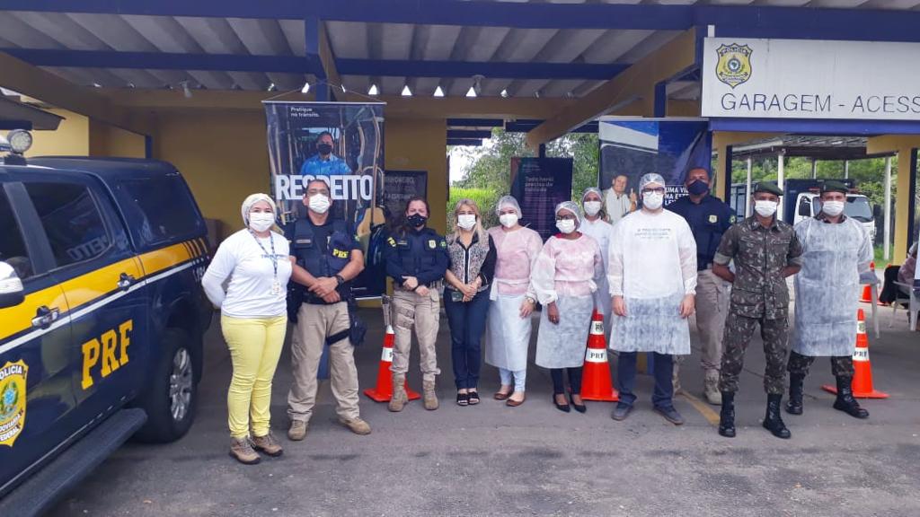 Cerpat faz ação preventiva e orienta caminhoneiros no posto da PRF em Itabuna