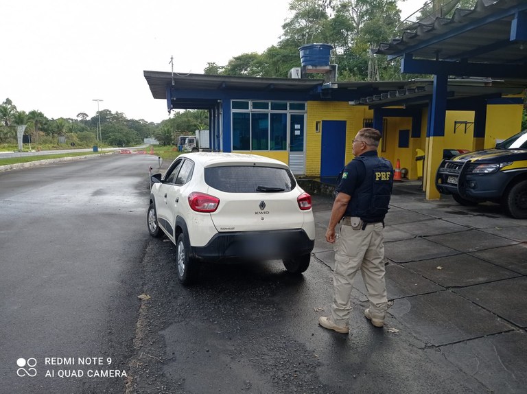 PRF recupera na BR-101 carro roubado horas antes na cidade de Gandu