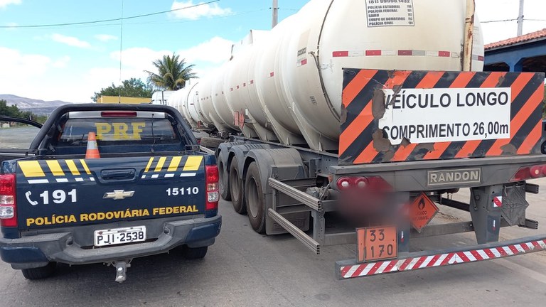 Caminhoneiro que transportava produto altamente inflamável é flagrado dirigindo bêbado