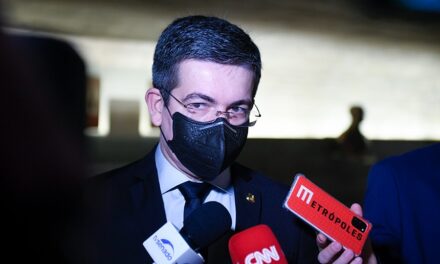 Senadores manifestam solidariedade a Alexandre de Moraes e avisam que vão pedir arquivamento do pedido de impeachment