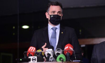 Pacheco rejeita pedido de Bolsonaro por impeachment de Moraes