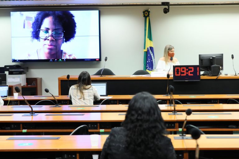 Representante de vítimas do contraceptivo Essure diz que brasileiras foram usadas como cobaias