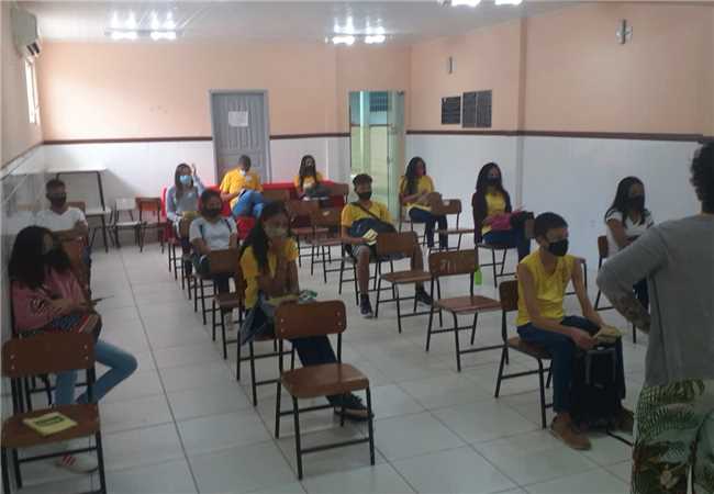 Ilhéus: Retorno híbrido e inscrição para curso de relações étnico-raciais são destaque na educação