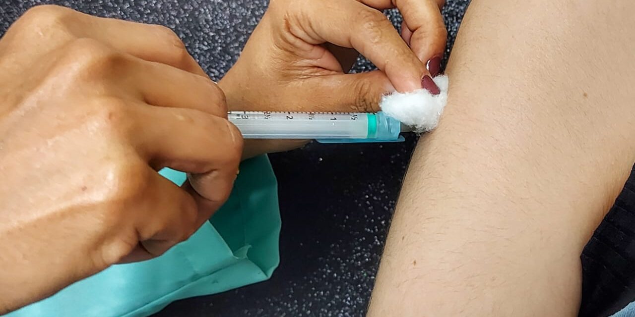 Itabuna faz repescagem a partir de 18 anos e vacina adolescentes contra o Covid-19