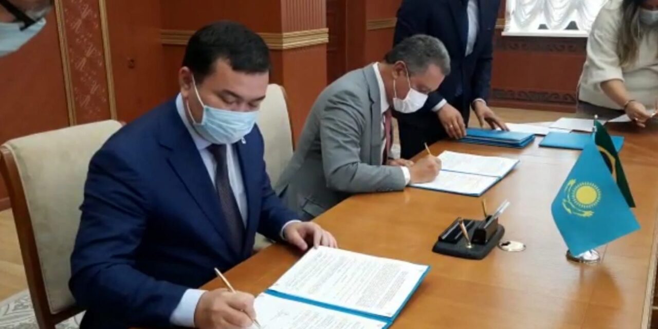 Rui assina acordo de cooperação e visita parque industrial no Cazaquistão