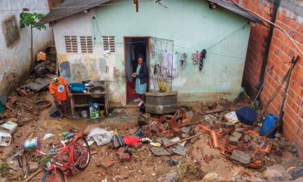 Chuvas provocam deslizamentos de terra e deixam várias casas alagadas em Itabuna