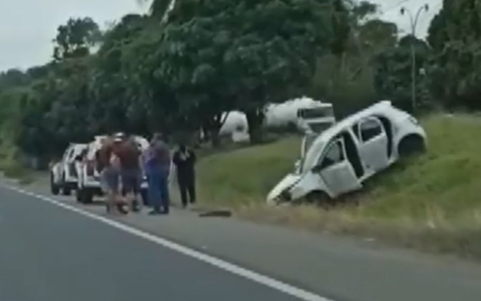 Itabuna: dois suspeitos de assalto morrem e um fica ferido após bater em ambulância na BR-415 durante fuga