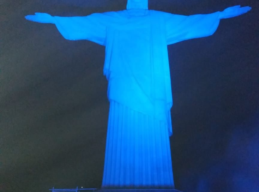 Iluminado de azul, Cristo Redentor homenageia Mutirão do Diabetes