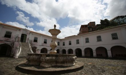 Justiça suspende leilão do prédio que abriga o Arquivo Público da Bahia