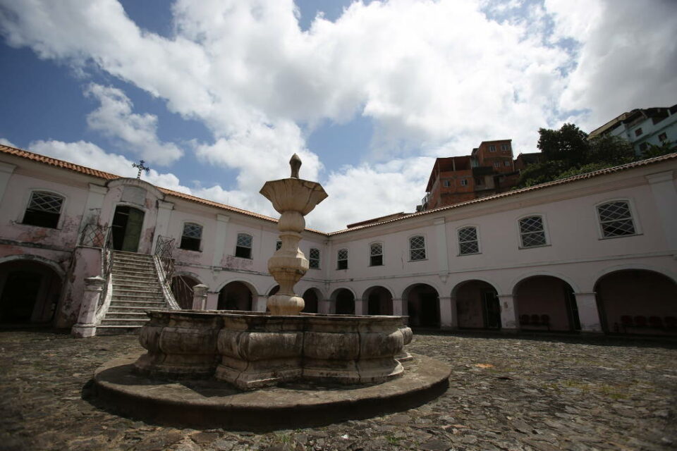 Justiça suspende leilão do prédio que abriga o Arquivo Público da Bahia