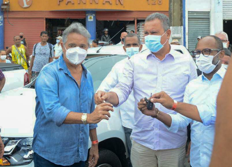 Em Ilhéus, governador Rui Costa entrega três veículos para a Biofábrica da Bahia
