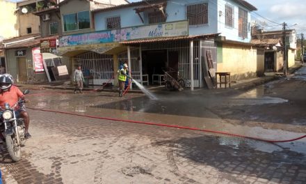 Ruas do Bairro Urbis IV são lavadas após remoção dos entulhos da enchente do Rio Cachoeira