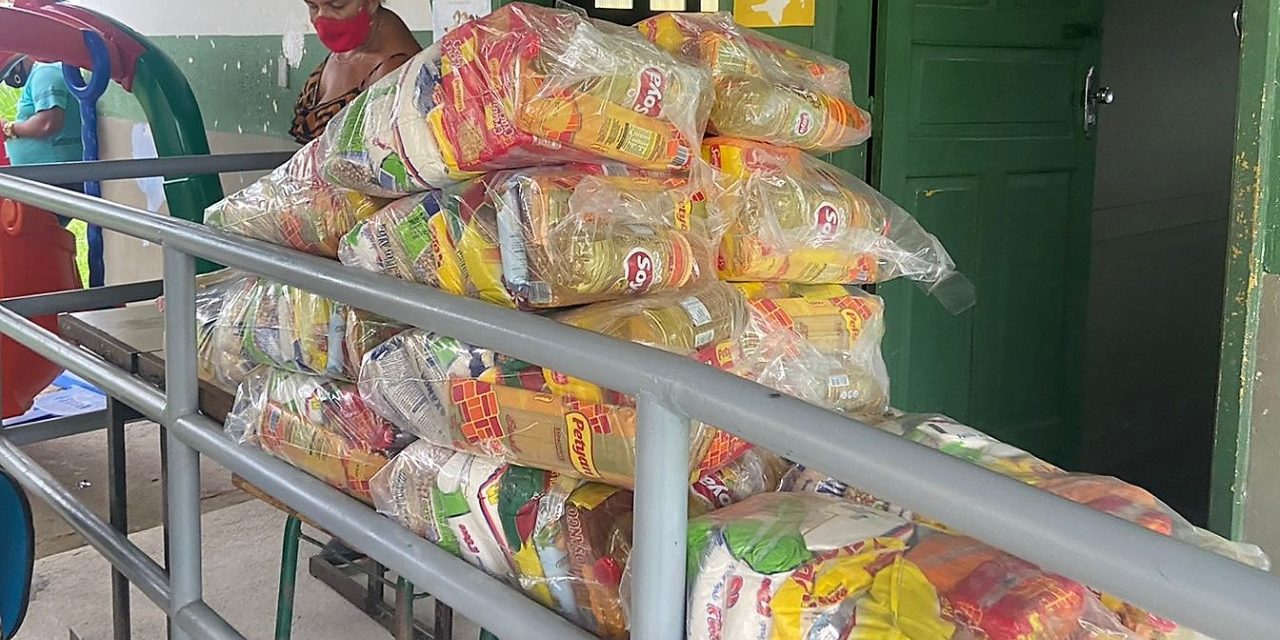 Kits de alimentação começam a ser entregues em escolas municipais em Itabuna