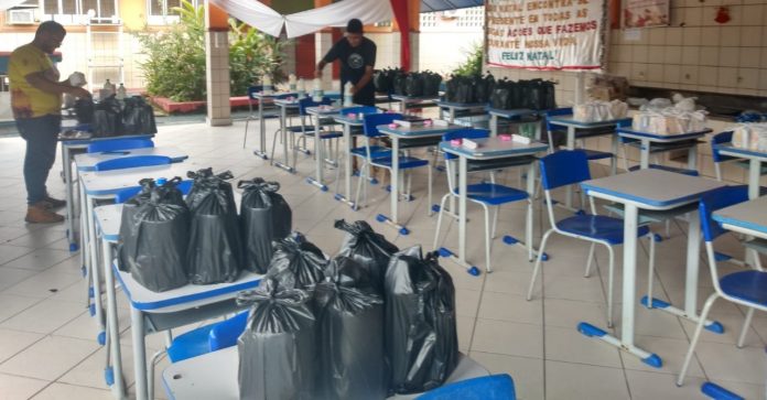 Estudantes e comunidade escolar se mobilizam para distribuir quentinhas aos desabrigados em Itabuna