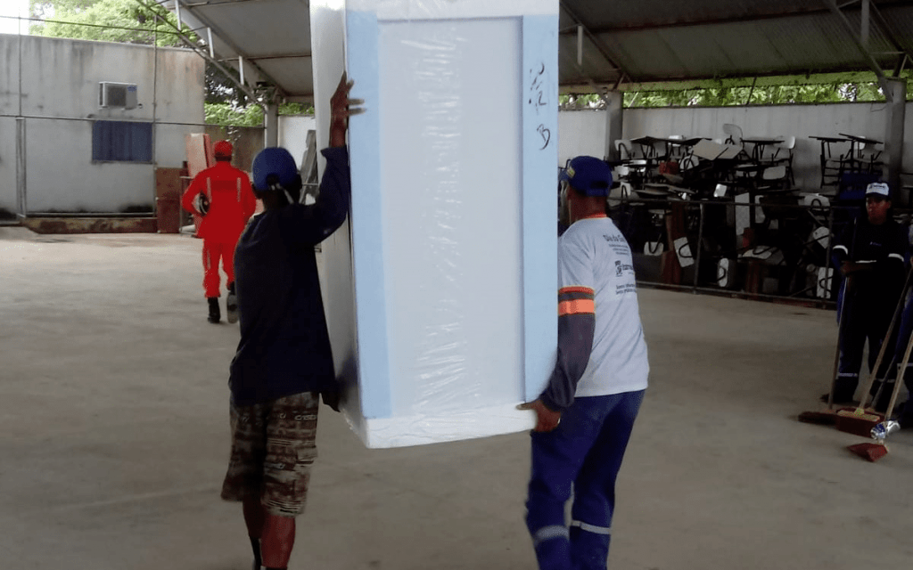Governo do Estado entrega nesta quarta primeiras 120 geladeiras a moradores de Itamaraju