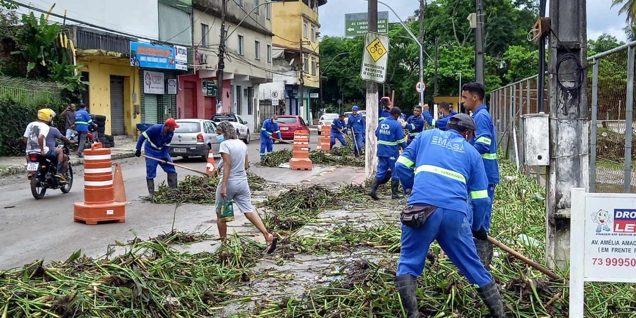 Prefeitura monta operação para retirada de baronesas e lama da área central e bairros de Itabuna