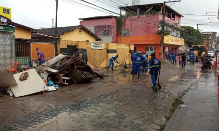 Emasa coopera com a limpeza de Itabuna depois da tragédia da cheia do Rio Cachoeira