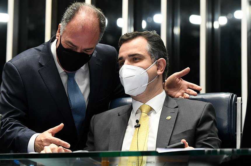 Senado aprova PEC dos Precatórios, que viabiliza Auxílio Brasil