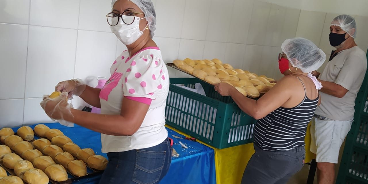 Fundação Marimbeta doa 2 mil pães para vítimas das enchentes diariamente