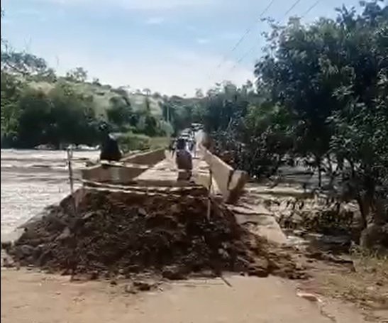 Trânsito na ponte sobre o Rio Pardo, na BA-634, é interditado pela Seinfra