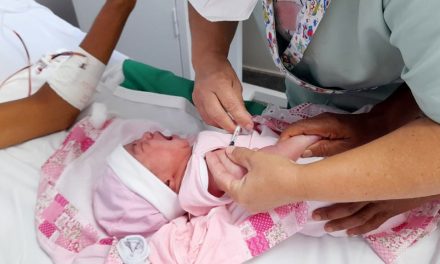 Recém-nascidos já deixam Hospital Materno-Infantil em Ilhéus imunizados e com teste do pezinho realizado