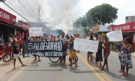 Famílias atingidas pelas chuvas realizam protesto no Salobrinho