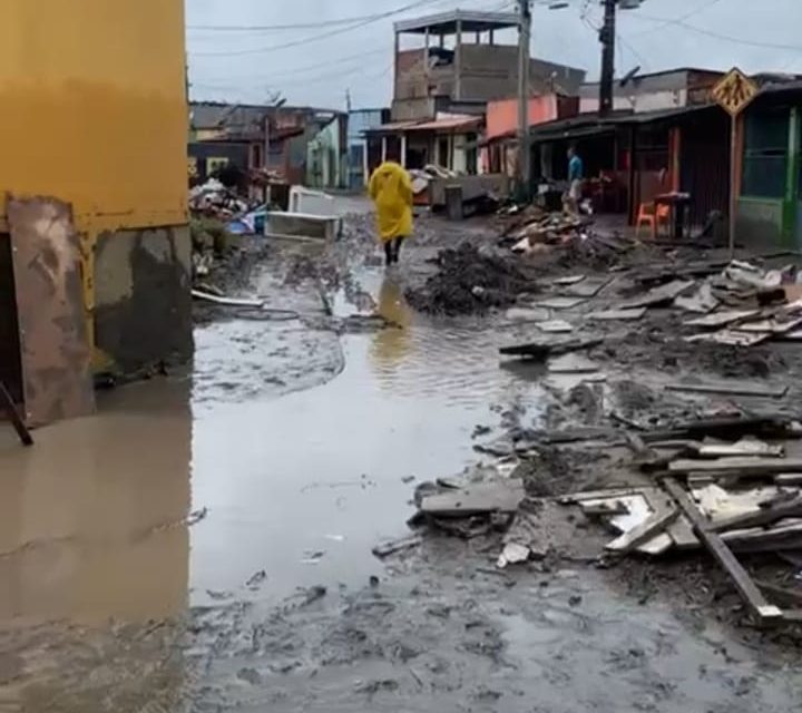 Moradores do bairro Urbis IV, devastado pela enchente, temem ficar fora de projeto social da prefeitura