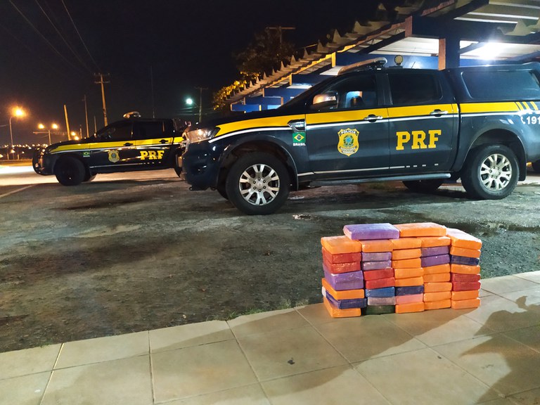 Prejuízo ao narcotráfico: PRF apreende 43 Kg de cocaína na BR-116