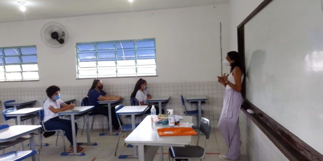 Estudantes do interior da Bahia celebram o início do ano letivo com aulas 100% presenciais