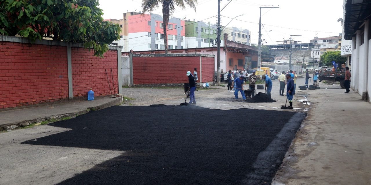 Vias do Bairro Santo Antônio estão tendo a pavimentação asfáltica recuperada pela Prefeitura