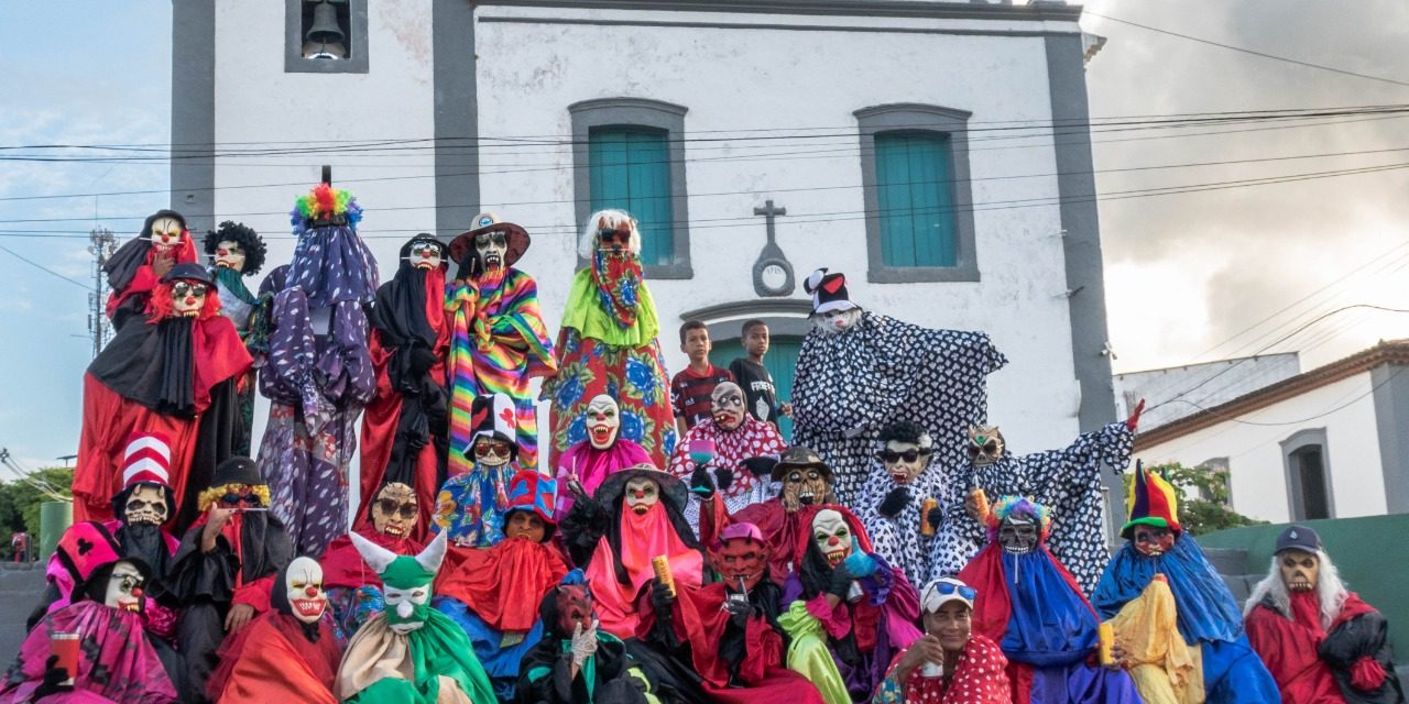 Itacaré: desfile dos “Caretas” mantém a tradição e a alegria do carnaval
