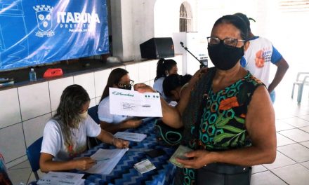 Último lote dos 3,5 mil cartões do Auxílio Recomeço é entregue em Itabuna