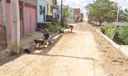 Ibicaraí: após décadas sofrendo com lama e poeira, Travessa Tiradentes é pavimentada