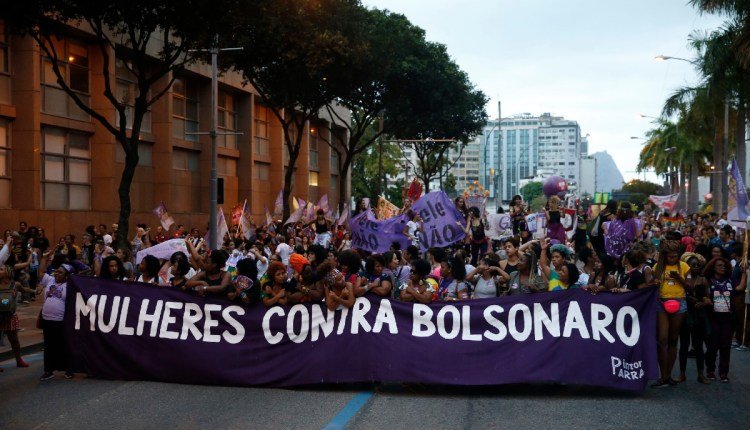 Mais de 40 entidades feministas assinam manifesto contra Bolsonaro