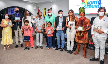 Festival de Cinema de Trancoso presta homenagem ao prefeito e vice-prefeito de Porto Seguro