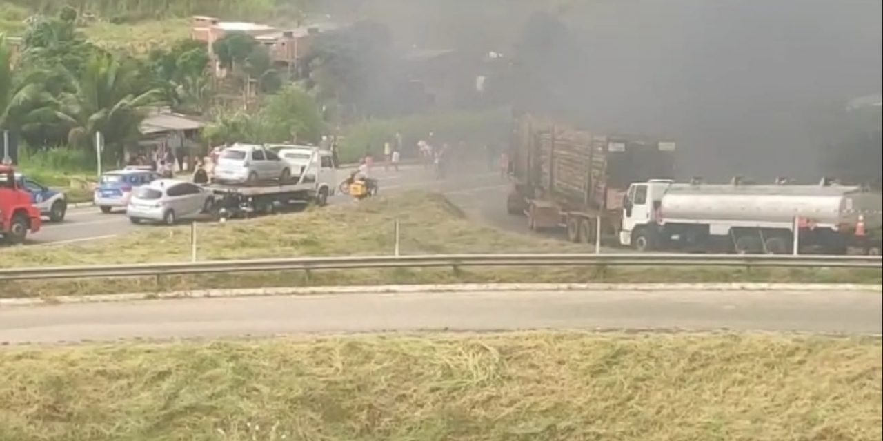 Itabuna: Após protesto, moradores do Bananeira liberam BR-101; grupo reivindica pagamento do Auxílio Recomeço