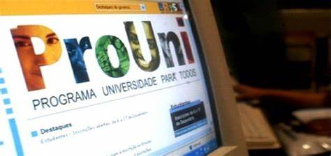 Termina hoje prazo para inscrições no Prouni; programa oferece esse ano mais de 270 mil bolsas no ensino superior