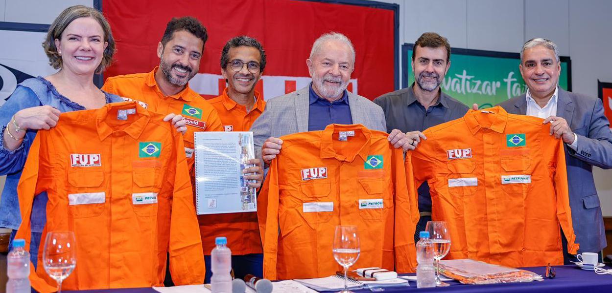 “A Petrobrás tem que se transformar em uma briga nacional”, diz Lula