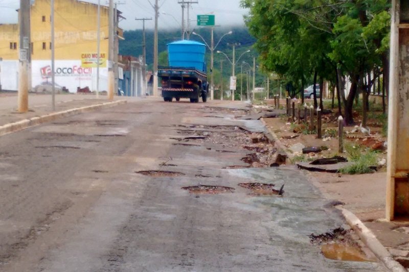 Ministério Público aciona Brumado para reparar buracos nas ruas da cidade
