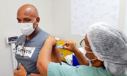 Colaboradores do Hospital Materno Infantil são vacinados contra Difteria, Tétano e Coqueluche