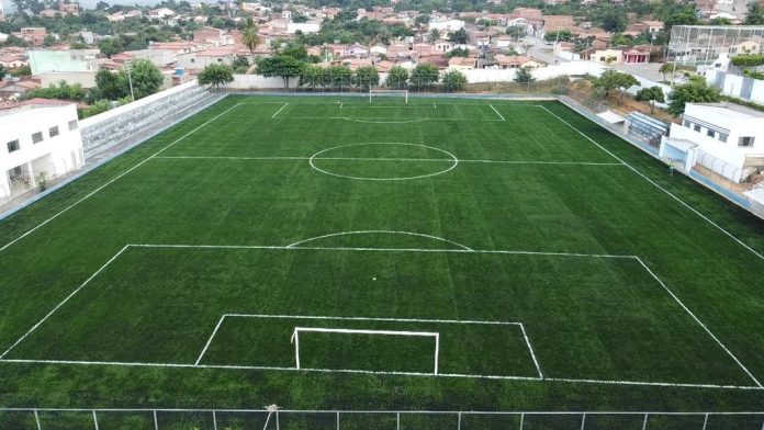 Equipamentos esportivos serão construídos em 16 municípios baianos, por meio de convênios com o Estado