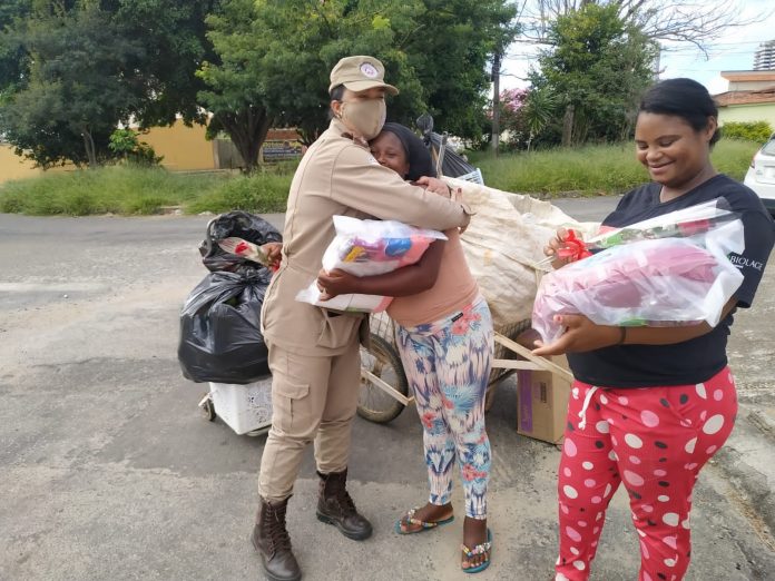 Vitória da Conquista: Patrulha Solidária homenageia catadoras de material reciclável