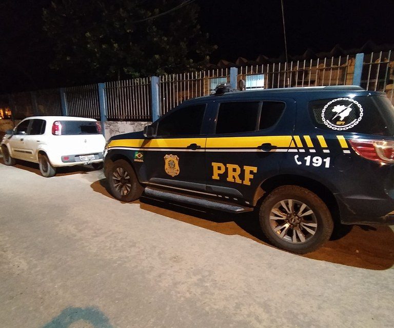 PRF BA: Uno roubado em Salvador é recuperado pela PRF na BR 101 em Itamaraju